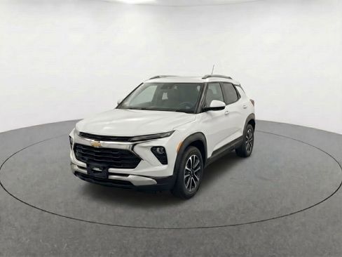 Used 2024 Chevrolet TrailBlazer LT FWD image 2