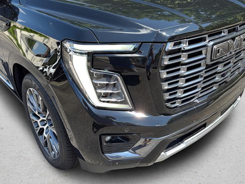 Used 2026 GMC Yukon XL Denali w/ Denali Reserve Package AWD/4WD image 10