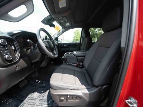 Used 2024 Chevrolet Silverado 1500 Custom Trail Boss w/ LPO, Dark Essentials Package AWD/4WD image 9