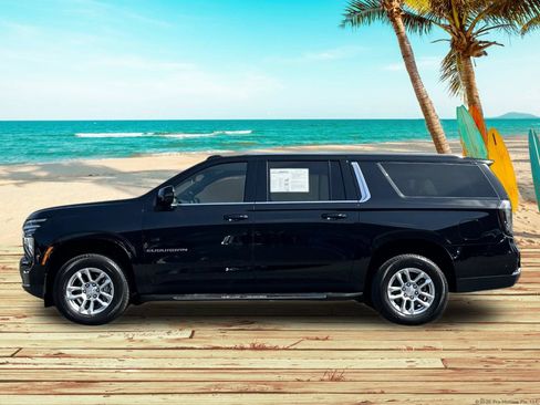 Used 2026 Chevrolet Suburban LT w/ Comfort Package RWD image 3