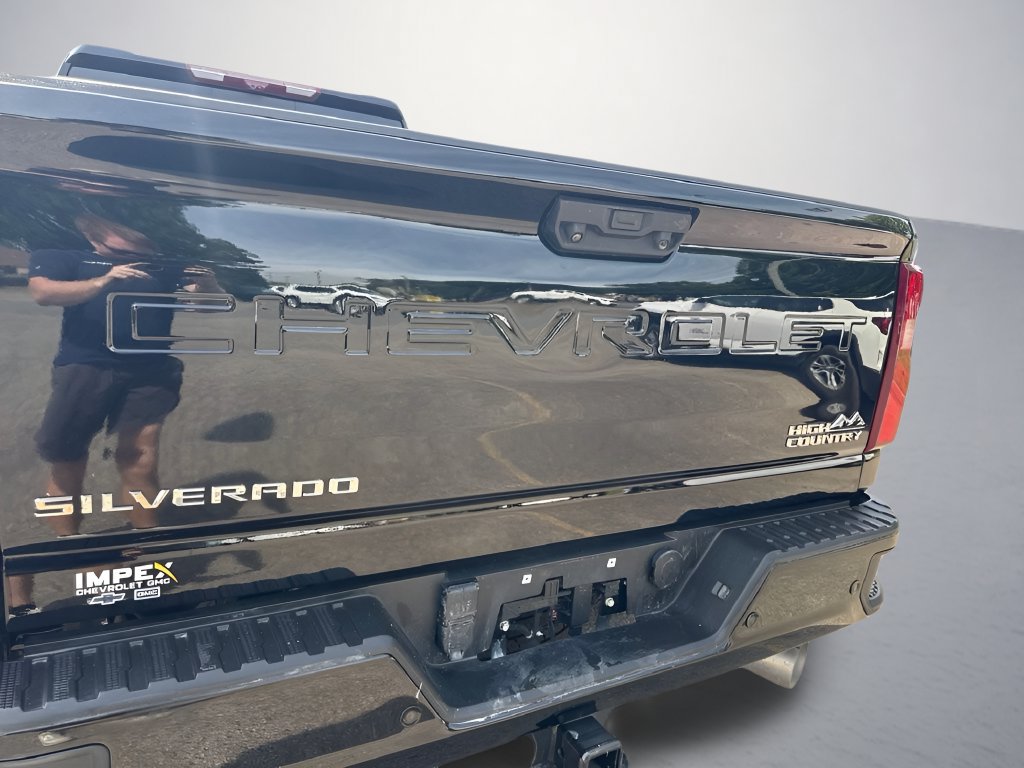 Used 2023 Chevrolet Silverado 3500 High Country AWD/4WD image 36