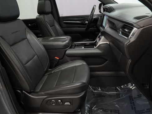 Used 2021 GMC Yukon XL Denali w/ Denali Premium Package AWD/4WD image 33