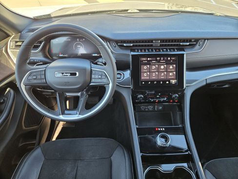 Certified 2023 Jeep Grand Cherokee Altitude image 6