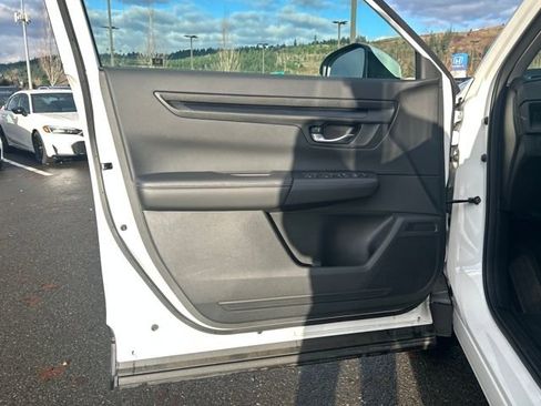 Used 2025 Honda CR-V LX image 18
