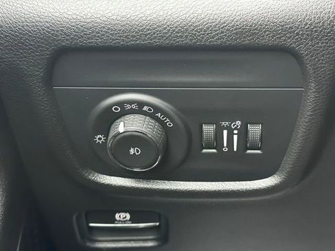 New 2025 Jeep Grand Cherokee Limited w/ Black Appearance Package AWD/4WD image 17