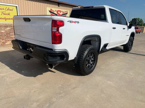 Used 2024 Chevrolet Silverado 2500 W/T AWD/4WD image 2