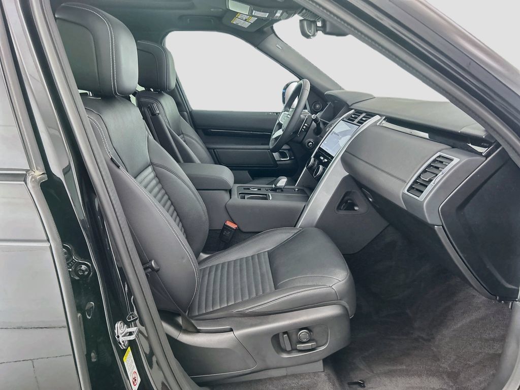 Used 2025 Land Rover Discovery S AWD/4WD image 19
