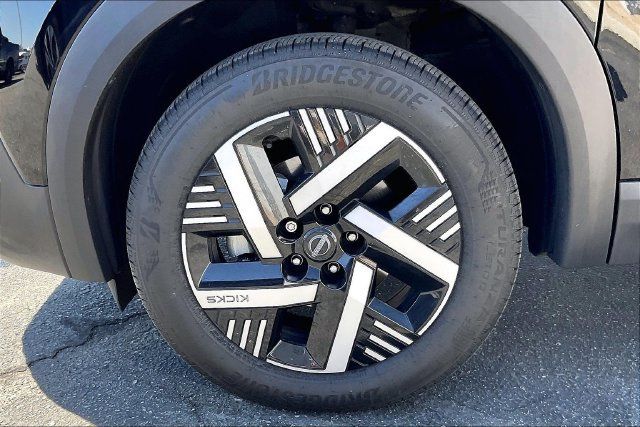 Certified 2025 Nissan Kicks SV FWD image 8