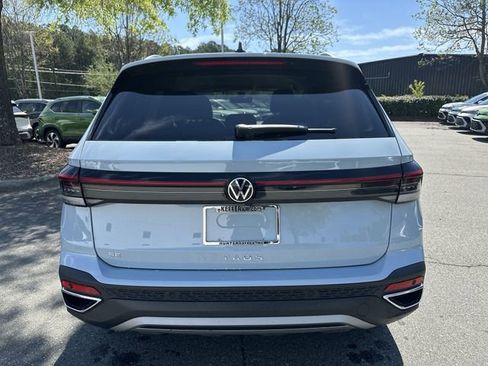 New 2026 Volkswagen Taos SE image 4