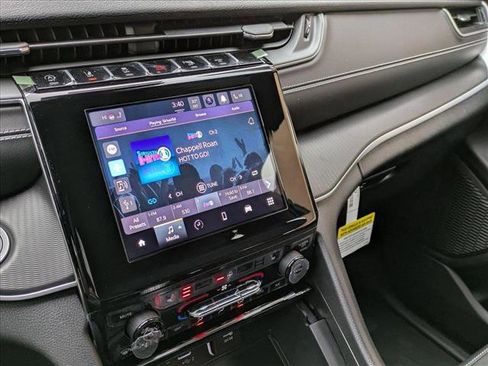 New 2025 Jeep Grand Cherokee Altitude image 12