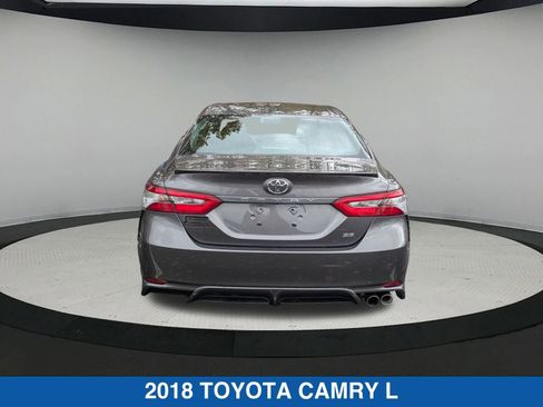 Used 2018 Toyota Camry SE w/ Moonroof Package image 5