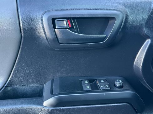 Used 2020 Toyota Tacoma SR image 11
