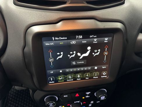 Used 2022 Jeep Renegade Altitude w/ Sun/Sound Group image 15