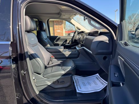 Used 2025 Ford Expedition Max Platinum image 18