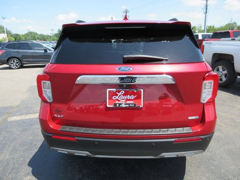 Used 2020 Ford Explorer XLT w/ Equipment Group 202A AWD/4WD image 6