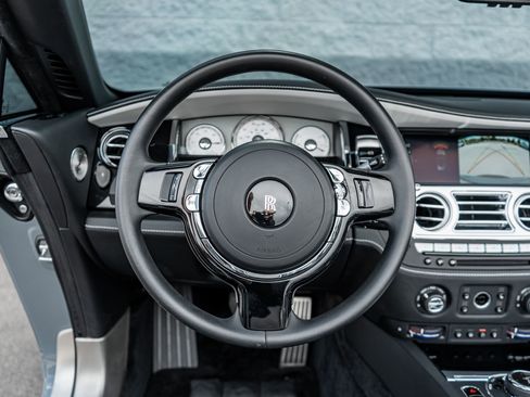 Used 2020 Rolls-Royce Dawn RWD image 29