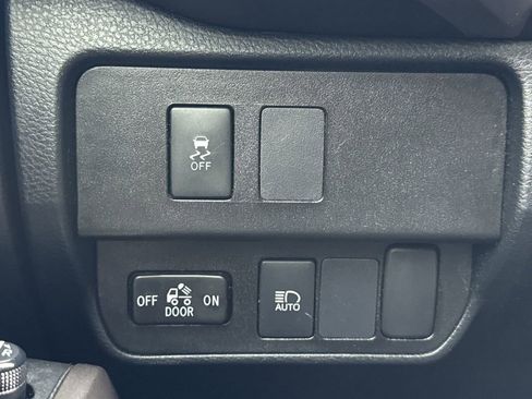 Used 2022 Toyota Tacoma SR5 w/ Technology Package RWD image 17