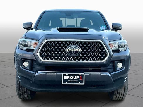 Used 2019 Toyota Tacoma TRD Sport w/ Technology Package image 4