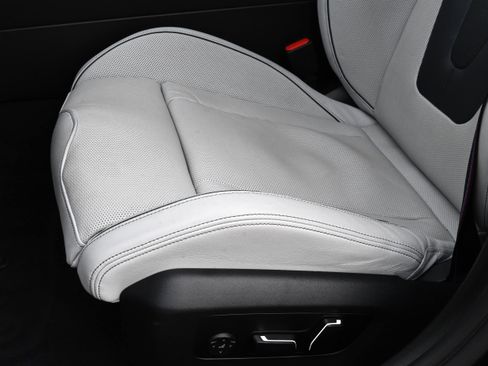 Used 2025 BMW M5 w/ Executive Package image 33