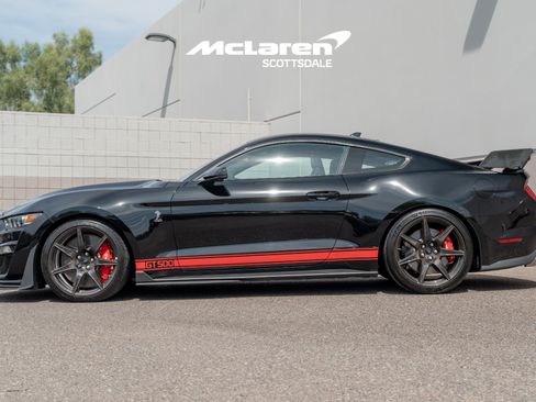 Used 2022 Ford Mustang Shelby GT500 w/ Carbon Fiber Track Pack RWD image 4