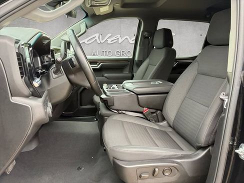 Used 2025 Chevrolet Silverado 1500 LT AWD/4WD image 19