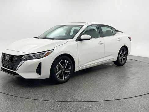 Used 2025 Nissan Sentra SV image 3