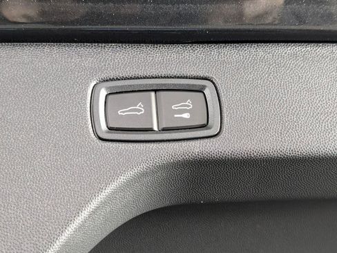 New 2025 Porsche Macan 4S Electric image 18