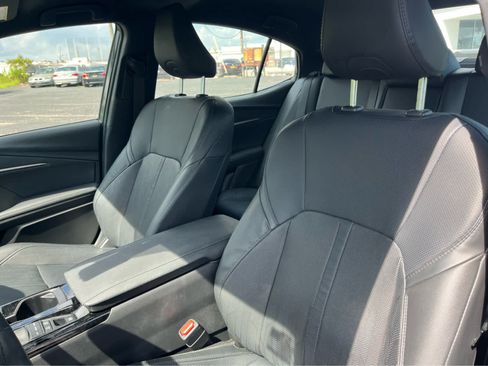 Used 2025 Toyota Camry XSE FWD image 9