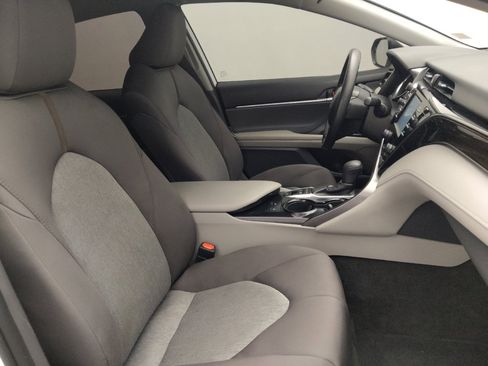 Used 2019 Toyota Camry LE FWD image 21