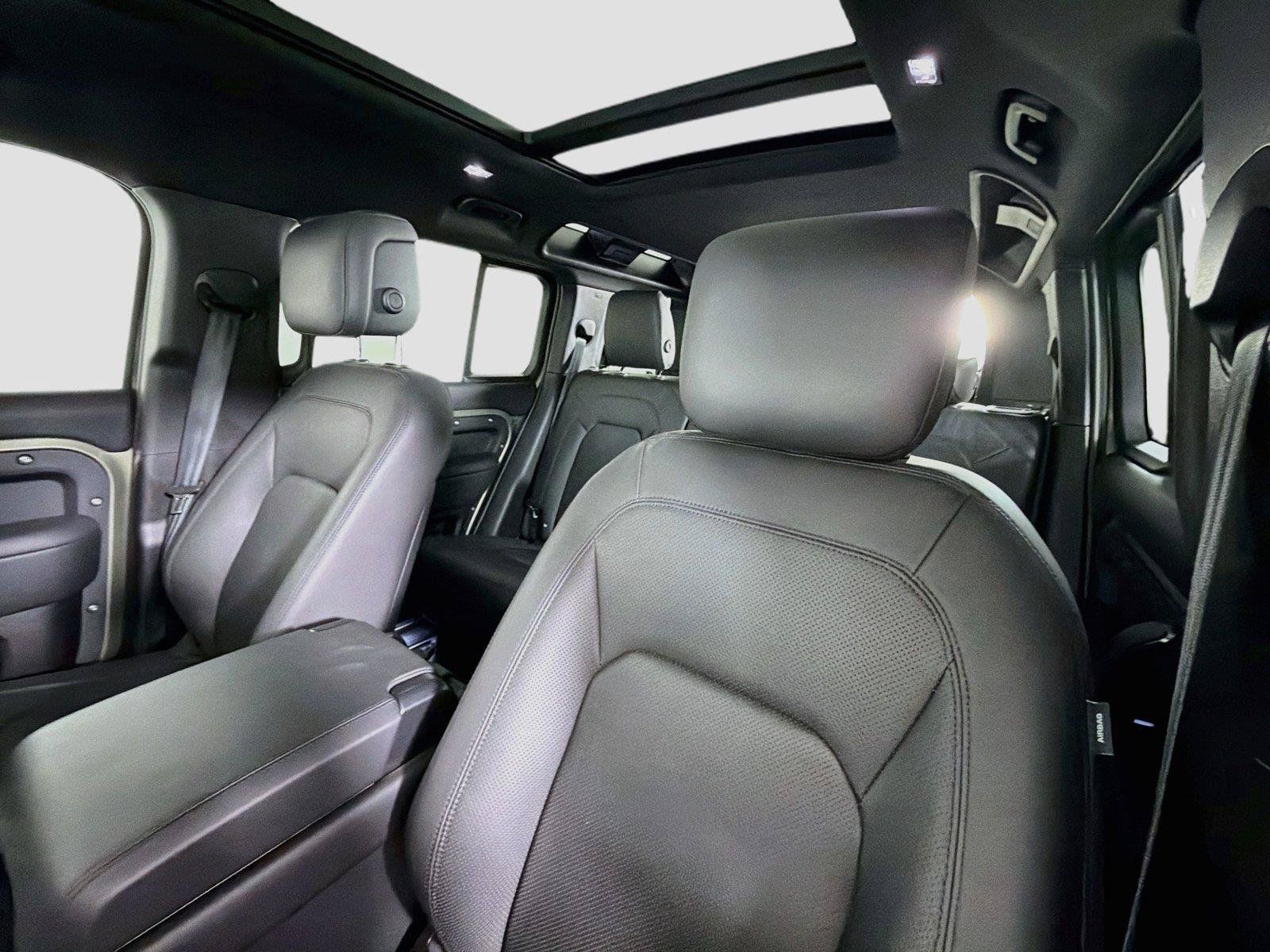 Certified 2025 Land Rover Defender 110 X-Dynamic SE AWD/4WD image 21