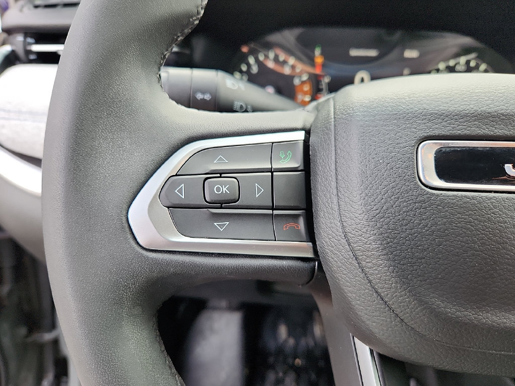 Certified 2024 Jeep Compass Latitude AWD/4WD image 20