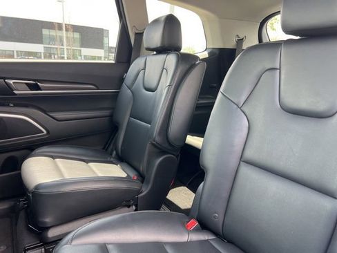 Certified 2025 Kia Telluride S image 35