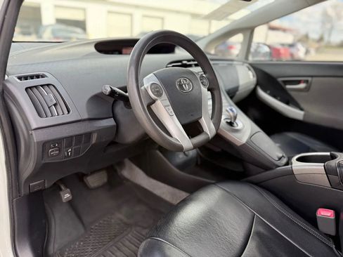Used 2013 Toyota Prius Two FWD image 17