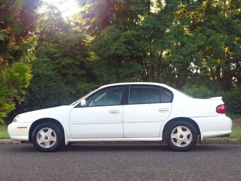 Used 2001 Chevrolet Malibu LS w/ Preferred Equipment Group 1 FWD image 2