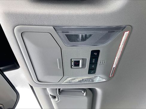 Used 2022 Toyota RAV4 XLE FWD image 32