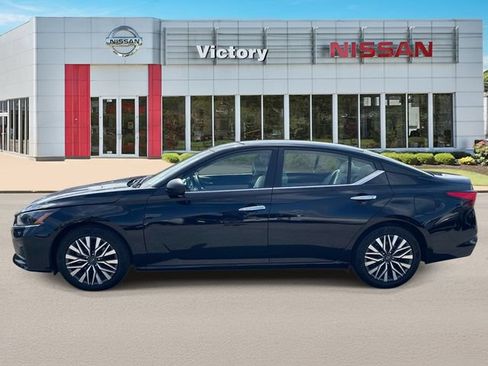 Used 2024 Nissan Altima 2.5 SV FWD image 6