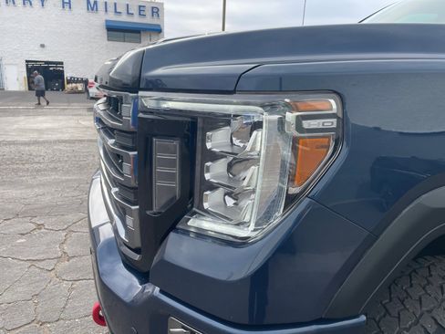 Used 2022 GMC Sierra 2500 AT4 w/ AT4 Premium Plus Package AWD/4WD image 9