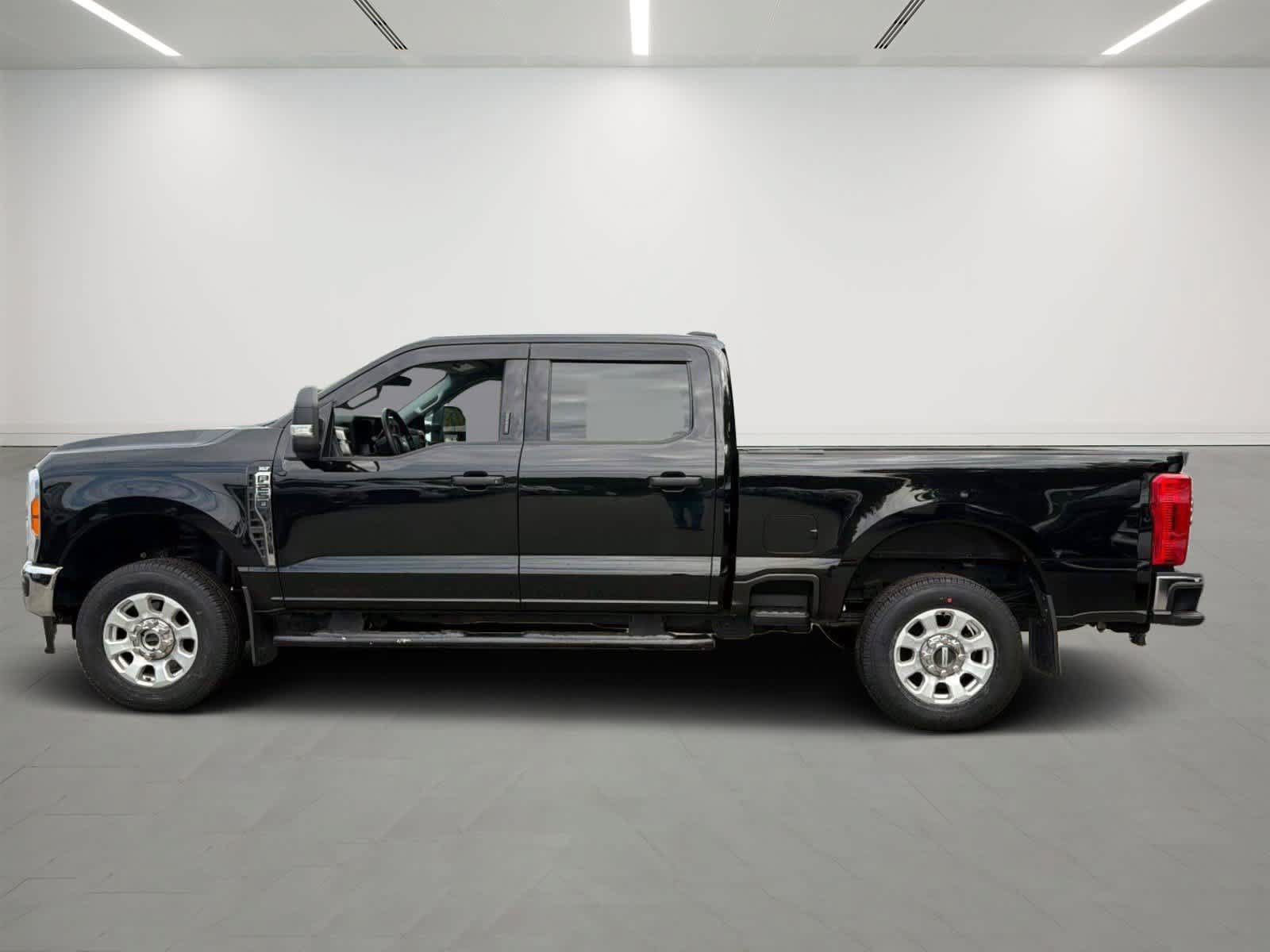 Used 2023 Ford F250 XLT w/ Snow Plow Prep Package AWD/4WD image 2