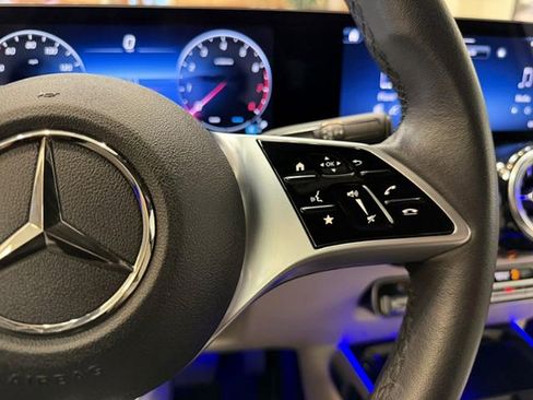 Used 2025 Mercedes-Benz GLB 250 image 17