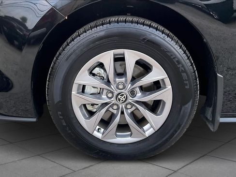 Used 2025 Toyota Sienna LE w/ LE Plus Package FWD image 11