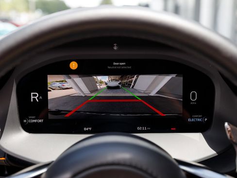 Used 2025 McLaren Artura Spider RWD image 38