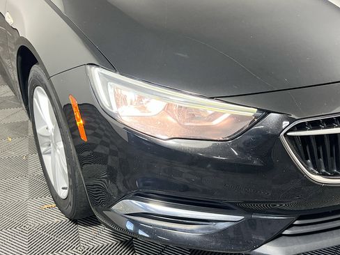 Used 2018 Buick Regal Preferred image 11