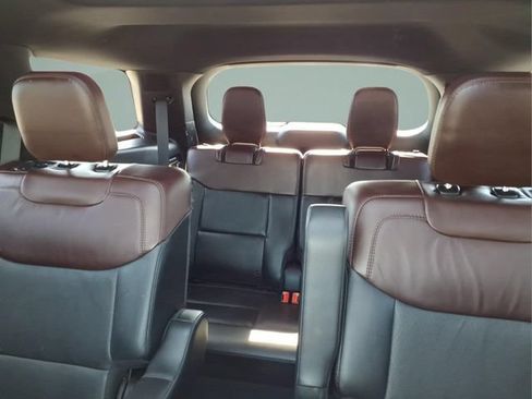 Used 2022 Ford Explorer Platinum w/ Equipment Group 601A AWD/4WD image 17