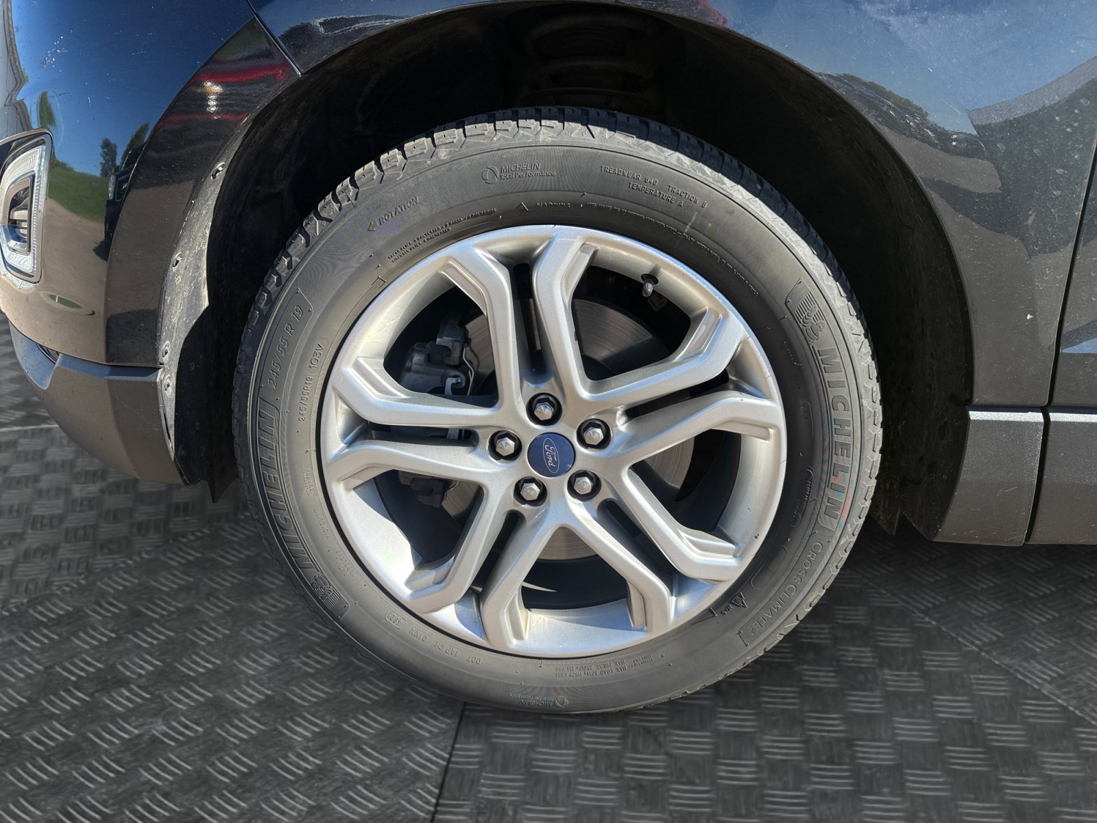 Used 2018 Ford Edge Titanium w/ Technology Package AWD/4WD image 21