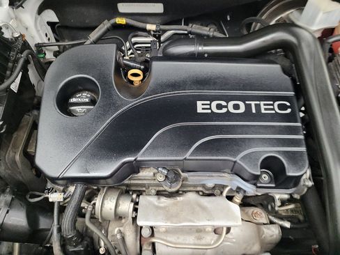 Used 2019 Chevrolet Equinox LS w/ LS Convenience Package FWD image 30