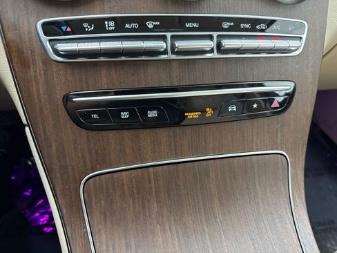 Used 2020 Mercedes-Benz GLC 300 4MATIC w/ Multimedia Package image 27