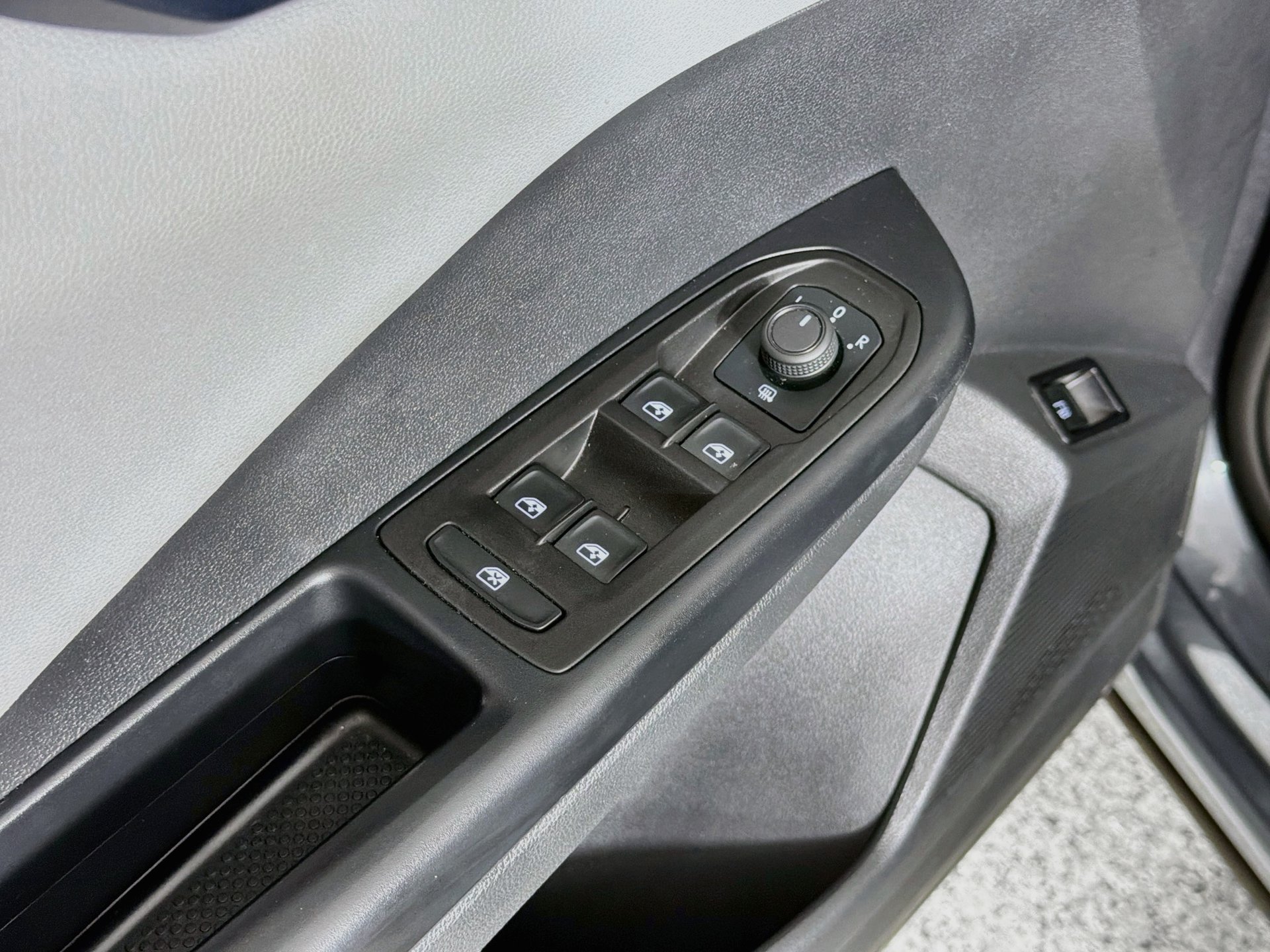 Certified 2023 Volkswagen Taos SE FWD image 17