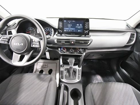 Certified 2023 Kia Seltos LX image 3