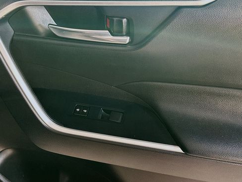 Used 2020 Toyota RAV4 XLE FWD image 29