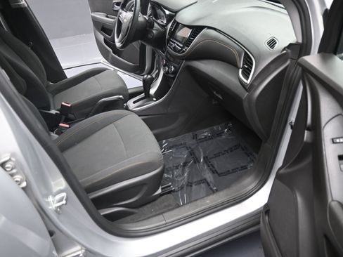 Used 2019 Chevrolet Trax LS image 18